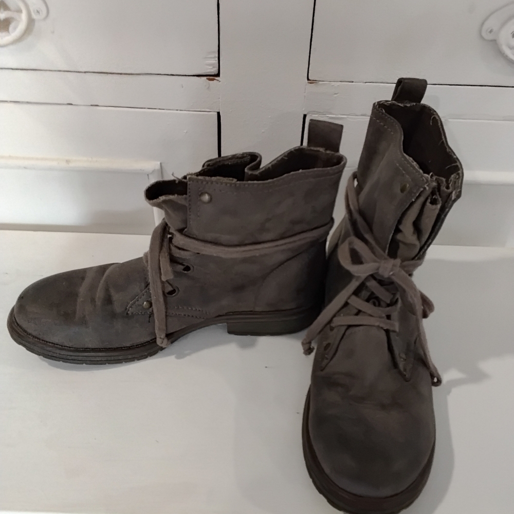Roxy Women's Distressed Moto Boots EUC - Picture 6 of 8